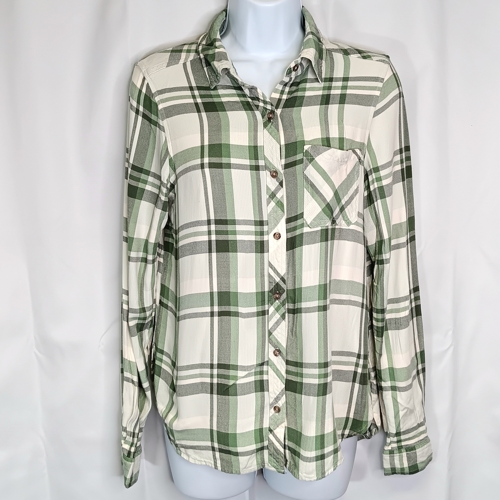 Universal Thread Flannel Shirt Small Green Plaid Rayon Button Up Cabincore‎ Soft